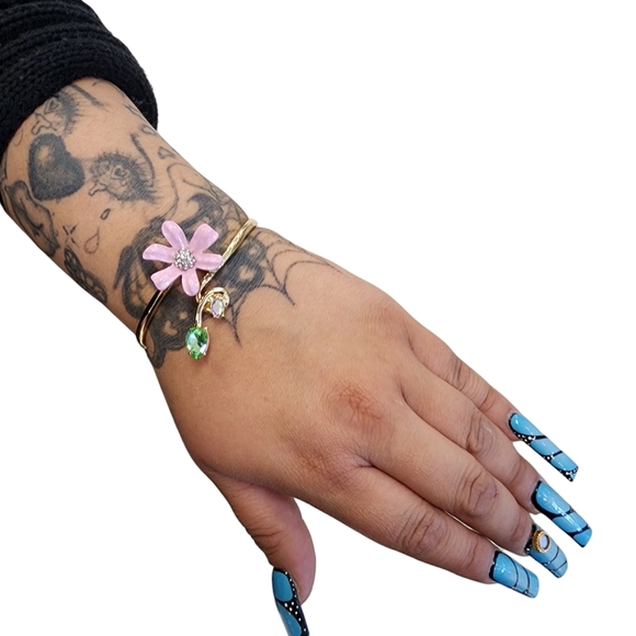 Betsey Johnson Daisy Aurora Borealis Clamper Spring Hinge Gold Bangle Bracelet - Picture 2 of 14